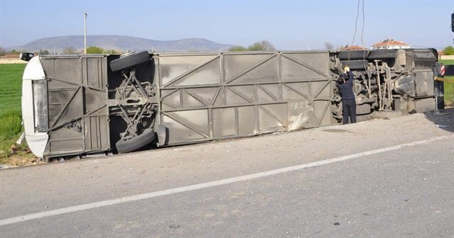 Yozgat&#039;ta yolcu otobüsü devrildi, 3 ölü, 15 yaralı