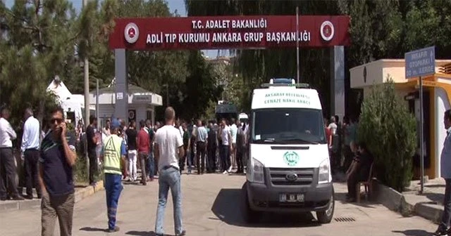Adli tıp önünde ailelerin acı bekleyişi sürüyor