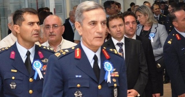 Akın Öztürk darbeyi kabul etmedi