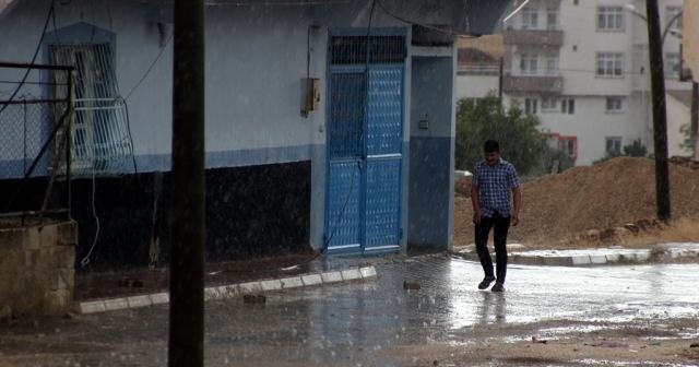 Aniden bastıran yağmur hayatı olumsuz etkiledi