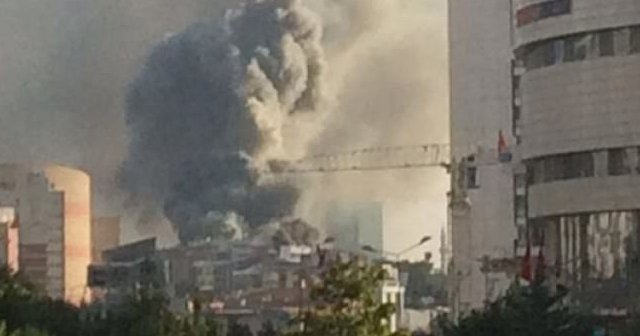 Ataşehir&#039;de büyük yangın