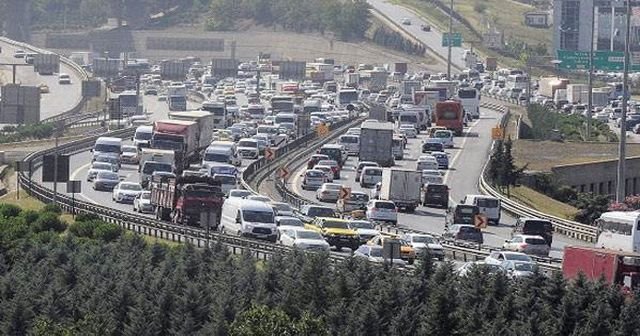 Bayram öncesi köprü trafiği durma noktasına geldi