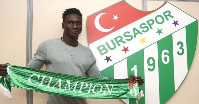 Bursaspor&#039;da transfer! 3 yıllık sözleşme imzaladı