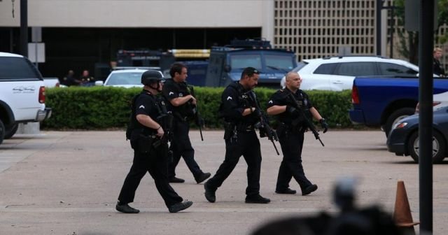 Dallas Emniyet Müdürlüğü&#039;nde &#039;şüpheli şahıs&#039; alarmı