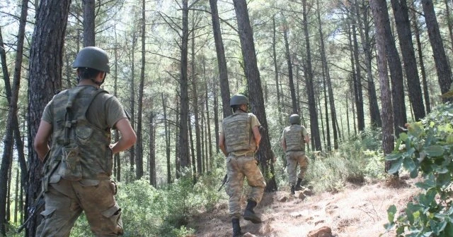 Darbeci askerler mühimmatlarını bırakıp kaçtı
