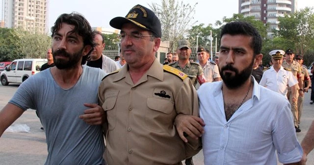 Darbeci tuğamiral ’emirleri uygulamış’!