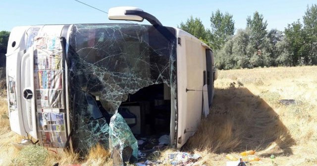 Elazığ-Bingöl yolunda otobüs devrildi, 15 yaralı