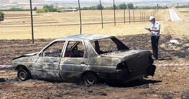 Emekli polis otomobilde yanarak öldü, eşi yaralandı