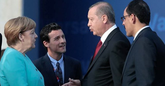 Erdoğan ve Merkel&#039;den kriz sonrası ilk temas!