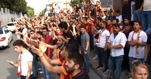 Galatasaray taraftarından Florya baskını