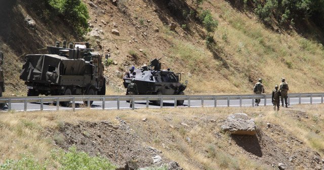 Hakkari-Çukurca karayolunda çatışma