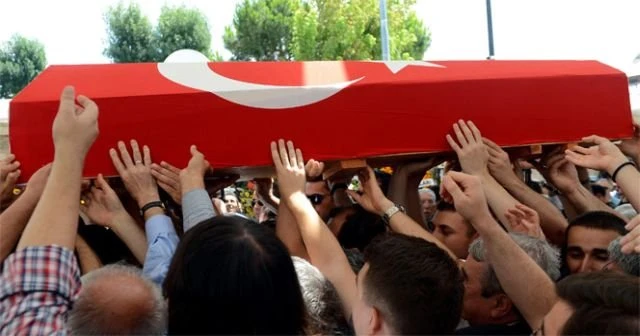 Halil İnalcık'ın defnedildiği Fatih Camii Haziresi'nin özelliği ne?