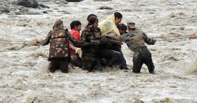 Hindistan ve Bangladeş’te şiddetli yağış, 31 ölü