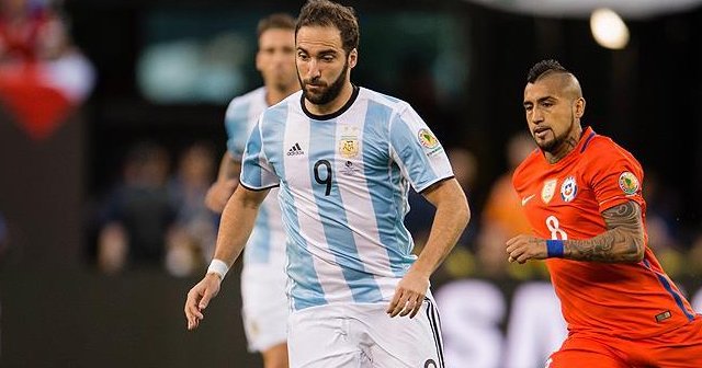 Juventus Higuain&#039;i basına tanıttı