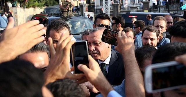 Kısıklı&#039;daki vatandaşlardan Erdoğan&#039;a sevgi gösterisi