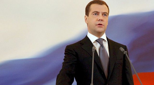 Medvedev imzayı attı