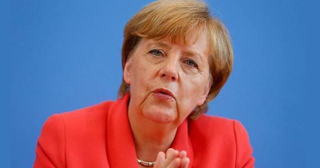 Merkel&#039;den Alman Milli Takımı açıklaması!