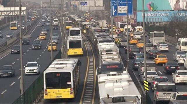 Metrobüs durağında 500 adet uyuşturucu hap ele geçirildi