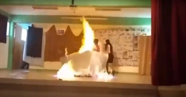 Öğrenciler bir anda alevler içinde kaldı
