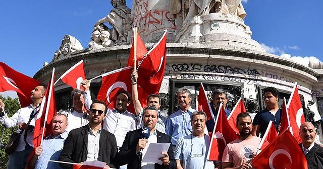 Paris&#039;te darbe girişimi kınandı