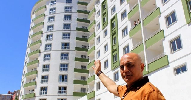 Şehitlerin ailelerine ev hediye edildi