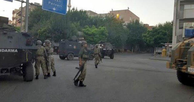 Siirt&#039;te askeri kışla ve polis karakoluna roketli saldırı