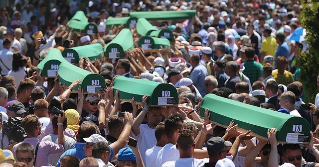 Srebrenitsa soykırımında öldürülen 127 kişi toprağa verildi
