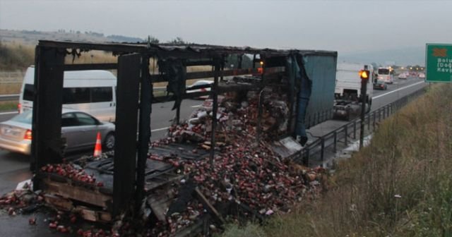 TEM’de TIR yandı, trafik felç oldu