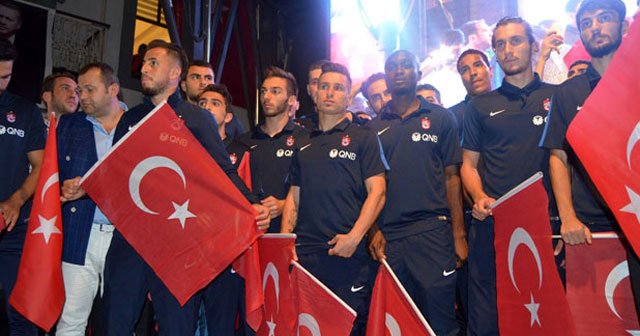 Trabzonspor'dan demokrasi nöbetine destek