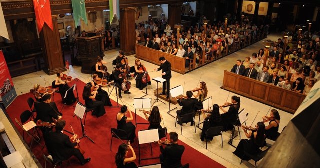 TÜRKSOY Gençlik Oda Orkestrası İngiltere’yi büyüledi