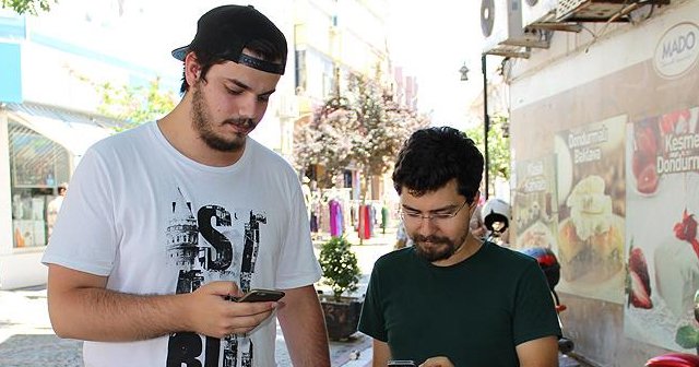 Üniversite öğrencisi &#039;pokemon&#039; ararken 4 kilo verdi