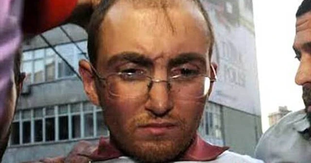 Ünlü avukat dosyadan çekildi