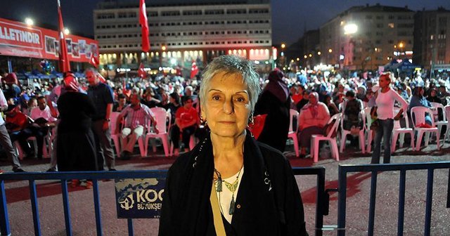 &#039;Dedem Mehmet Akif sanki şu günleri görmüş de yazmış&#039;