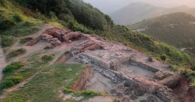 2 bin 300 yıllık kale gün yüzüne çıkıyor