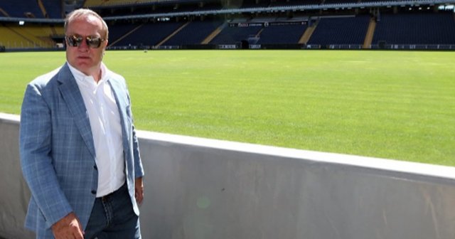 Advocaat Fenerbahçe&#039;ye imza attı, işte ilk sözleri