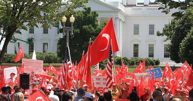 Beyaz Saray önünde &#039;Darbeye Karşı Demokrasi&#039; mitingi