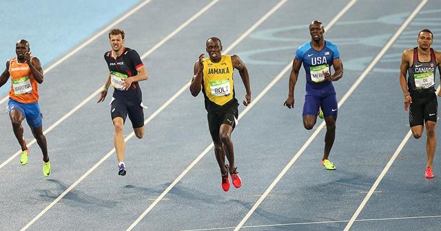 Bolt 200 metre finalinde rahat kazandı