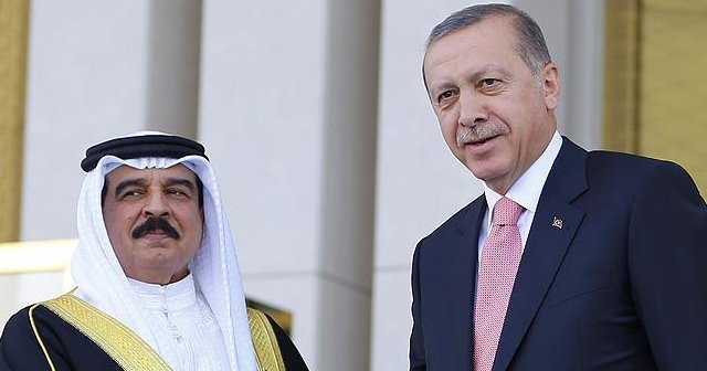 Cumhurbaşkanı Erdoğan Bahreyn Kralı Halife&#039;yi törenle karşıladı