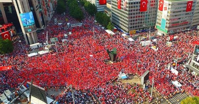 Demokrasi nöbeti dev mitingle sona erecek