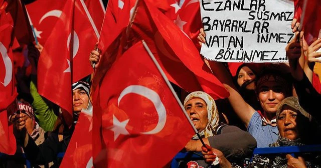 Demokrasi nöbetinin son gününde meydanlar doldu taştı