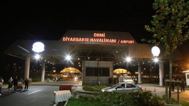 Diyarbakır Havalimanı&#039;na roketatarlı saldırı