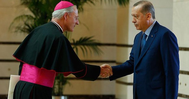 Erdoğan, Vatikan&#039;ın Ankara Büyükelçisi Russell&#039;ı kabul etti