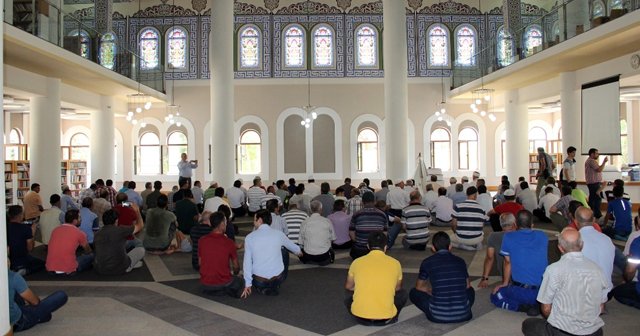 FETÖ’nün kütüphane olarak kullandığı cami ibadete açıldı