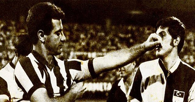 Galataray Metin Oktay’ın Fenerbahçe formalı fotoğrafını paylaştı