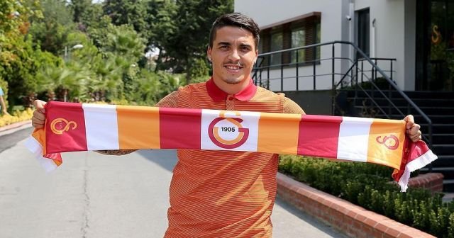 Galatasaray Josue'ye imza attırdı