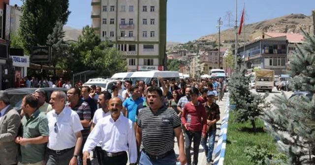 Hakkarililer üzüldü, Yüksekovalılar sevindi
