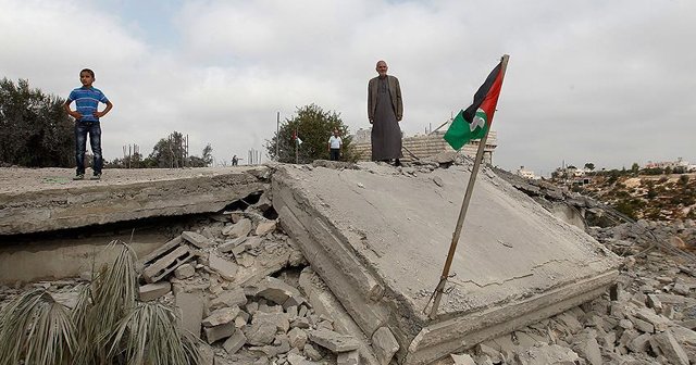 İsrail Batı Şeria&#039;da bir evi yıktı