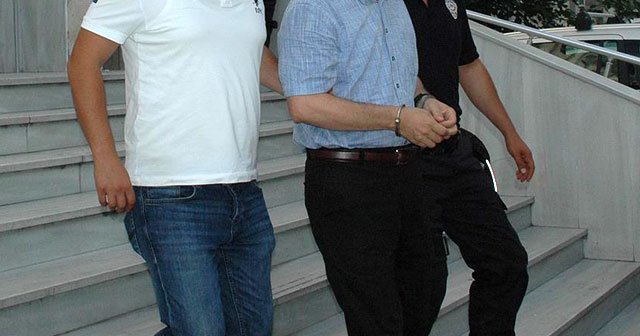 İzmir&#039;de 2&#039;si emniyet müdürü 20 polis tutuklandı