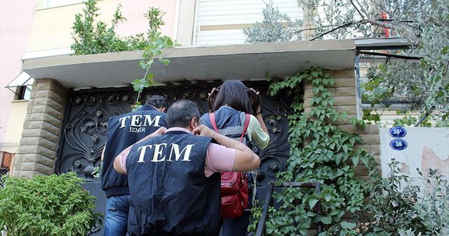 İzmir&#039;de FETÖ/PDY operasyonu