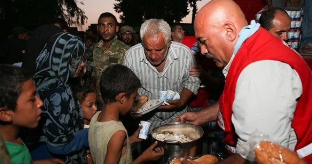 Kızılay'dan Cerablus'ta 5 bin kişiye 3 öğün yemek